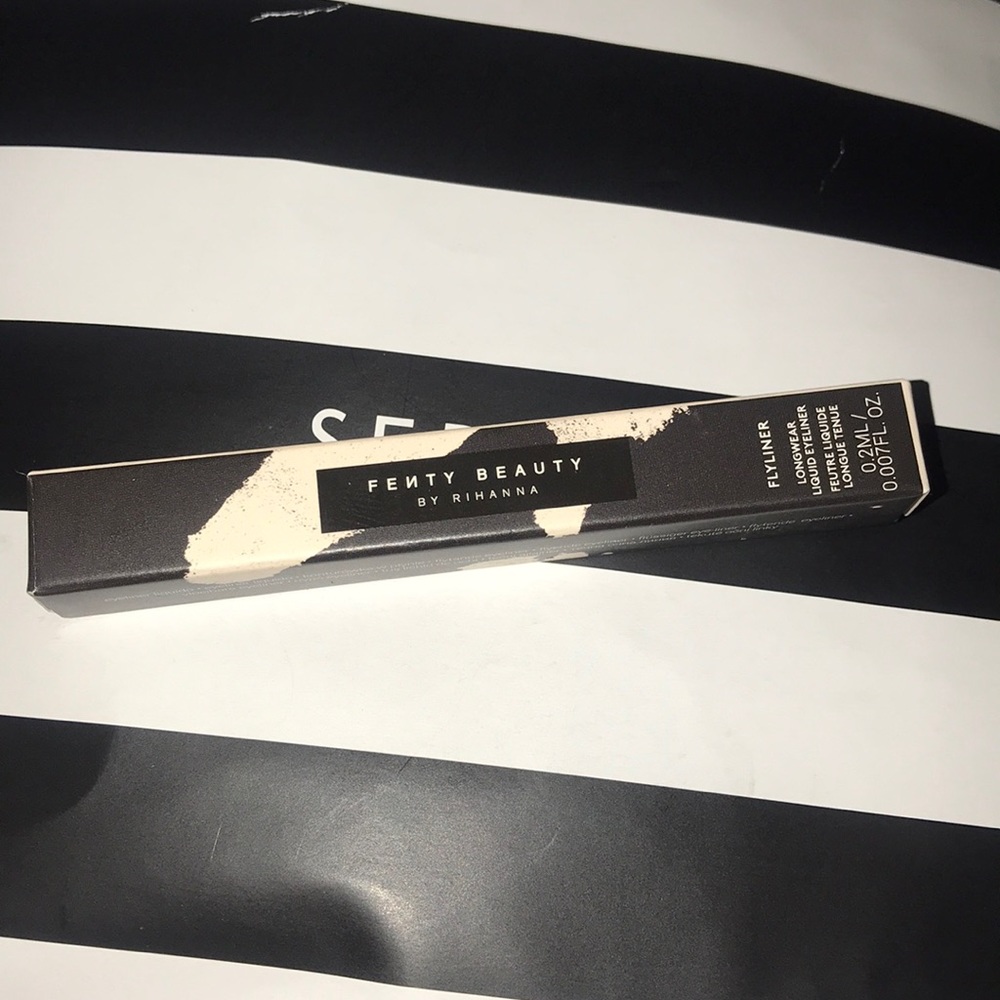 Deluxe Size Fenty Beauty Flyliner